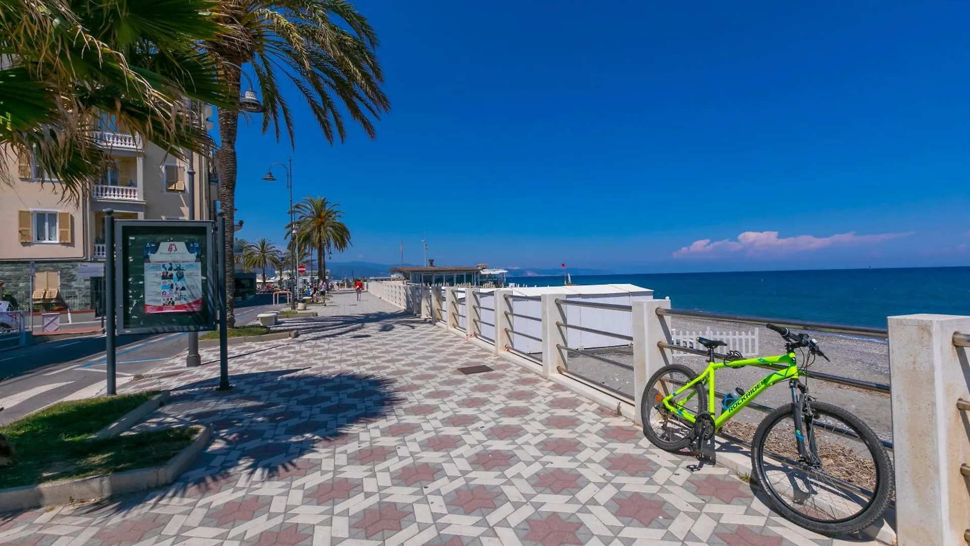 Mer Vivante - Front Beach - Happy Rentals Albenga