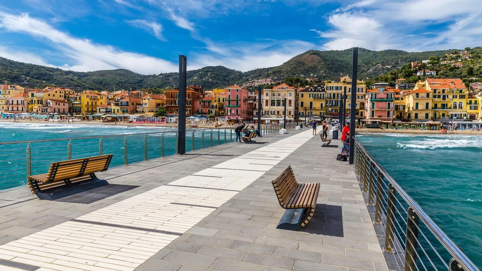 Mer Vivante - Front Beach - Happy Rentals Albenga Italy