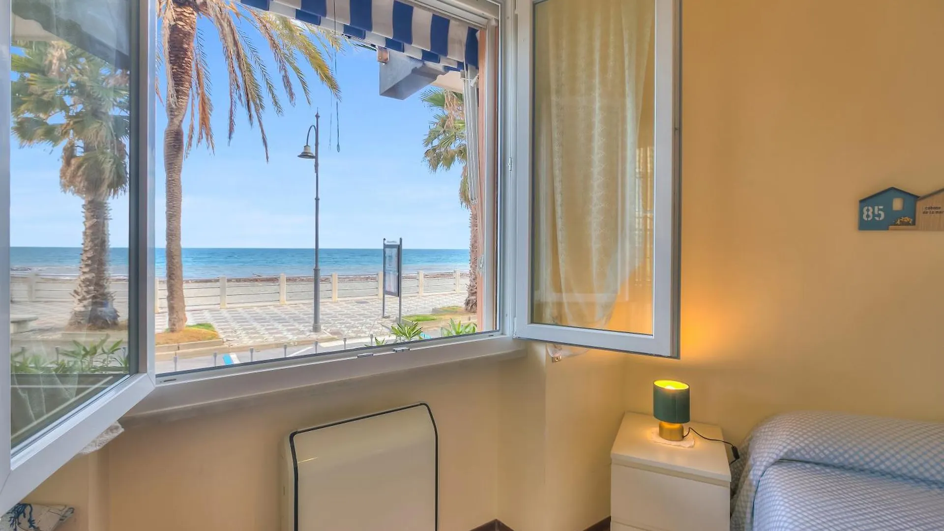 Mer Vivante - Front Beach - Happy Rentals Albenga