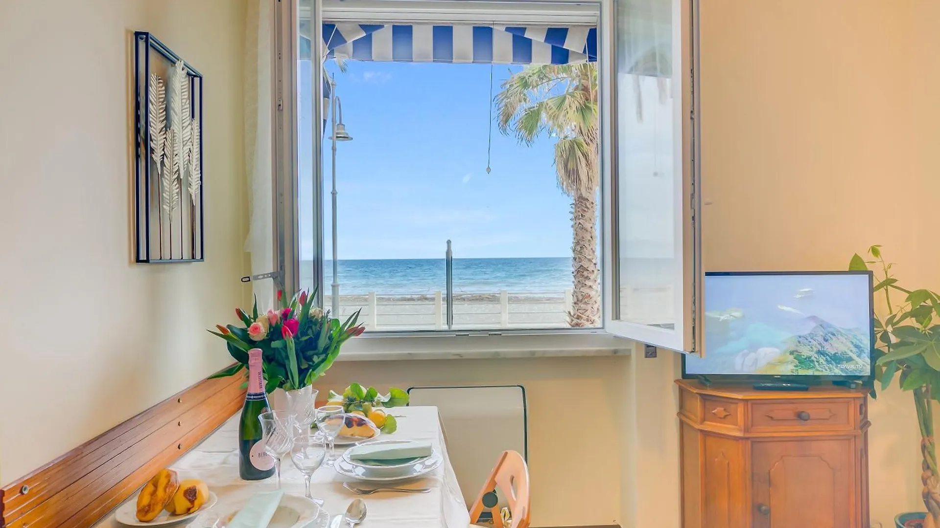 Mer Vivante - Front Beach - Happy Rentals Albenga 0*,  Italy