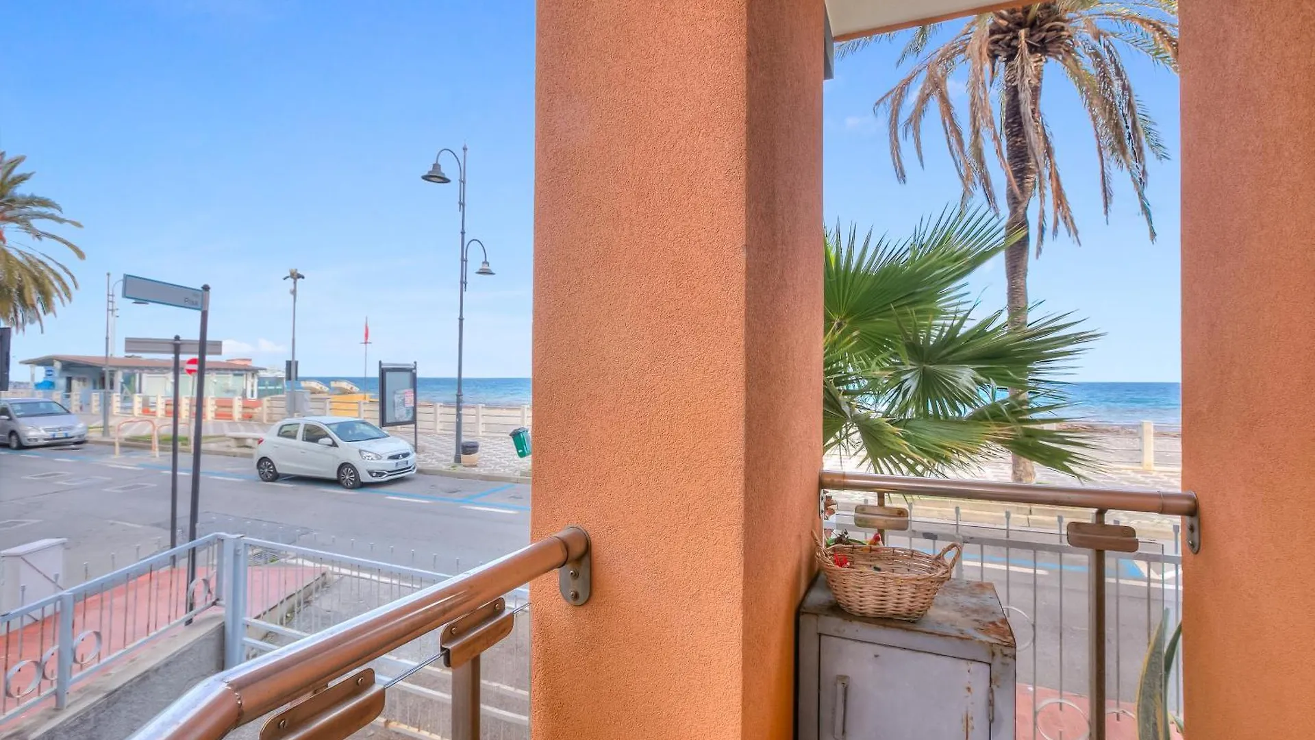 Apartment Mer Vivante - Front Beach - Happy Rentals Albenga Italy