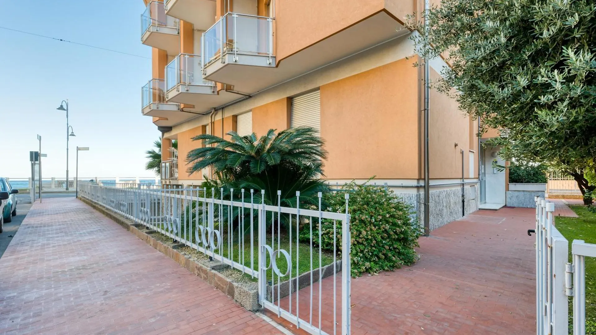 Mer Vivante - Front Beach - Happy Rentals Albenga 0*,  Italy